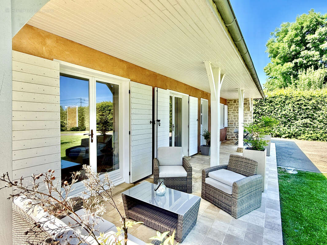 Maison à CRUZILLES-LES-MEPILLAT