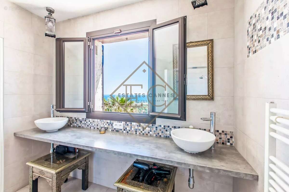 Maison à MANDELIEU-LA-NAPOULE