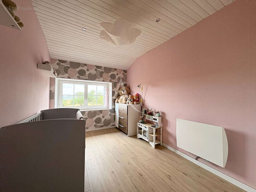 Maison 6 pièces - 4 chambres  - NALLIERS - photo 9