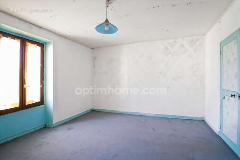 Maison à SAINT-HILAIRE-LA-TREILLE