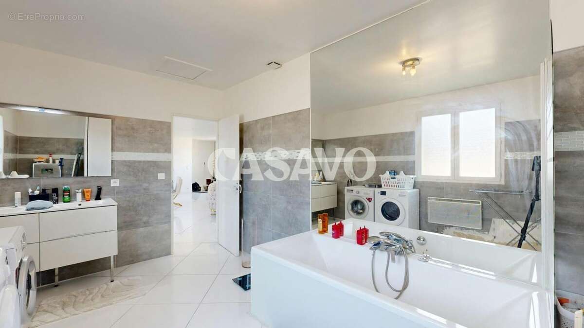 Vente Maison 10 pièces de 231m² - 84300 Taillades - photo 32