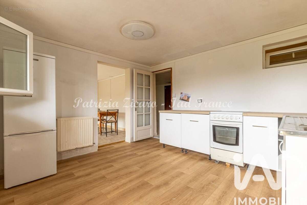 Appartement 42 m² à La Ville-Du-Bois  - photo 2