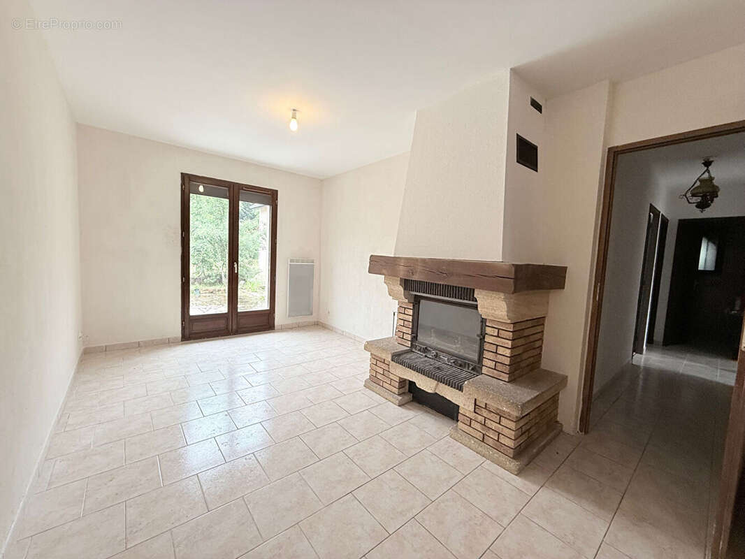 Maison à SAINT-ELOY-DE-GY