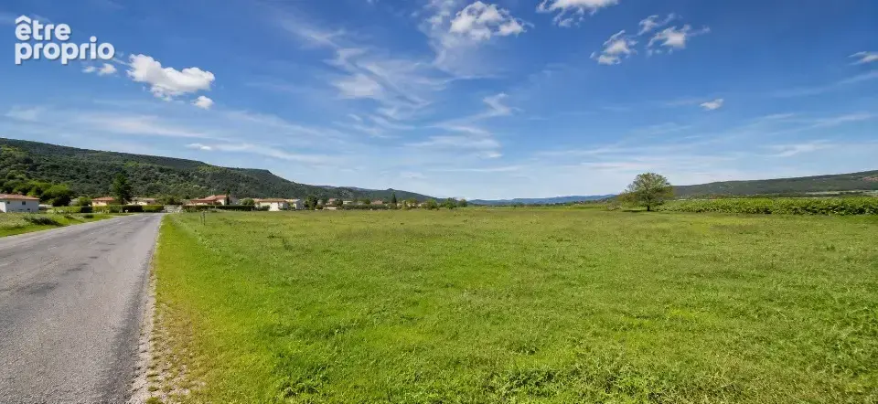 Terrain à LES MEES