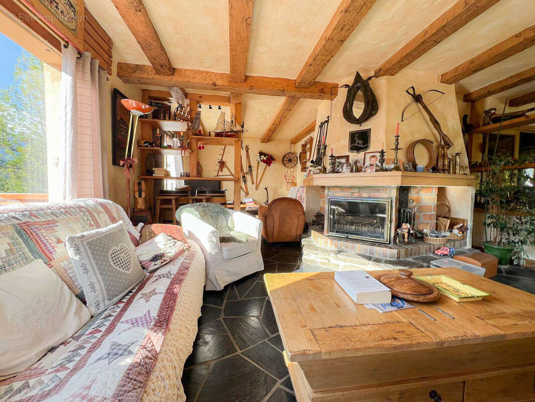 Chalet de 300 m2 à rénover   Notre-Dame-de-Bellecombe   Emplacement ski aux pieds - photo 3