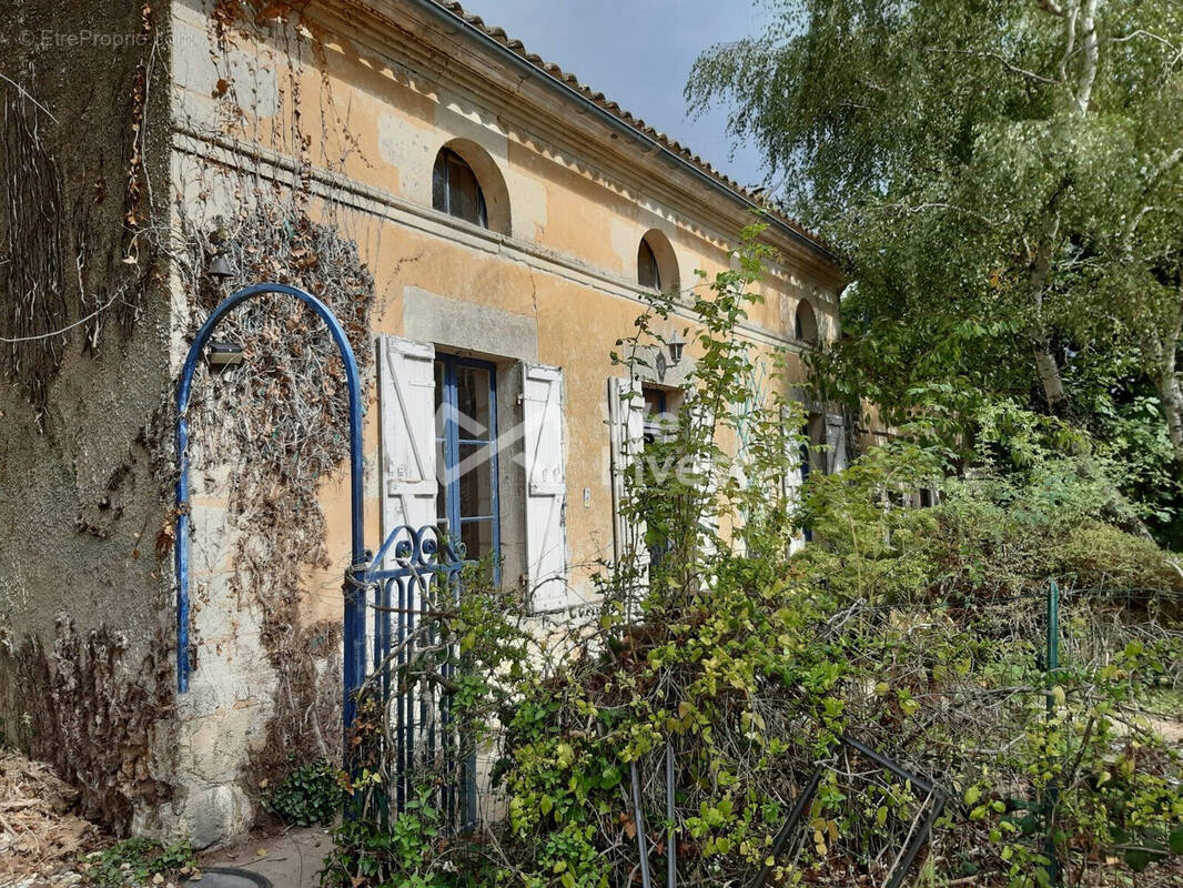 façade vue sur le jardin  - Maison à PLASSAC