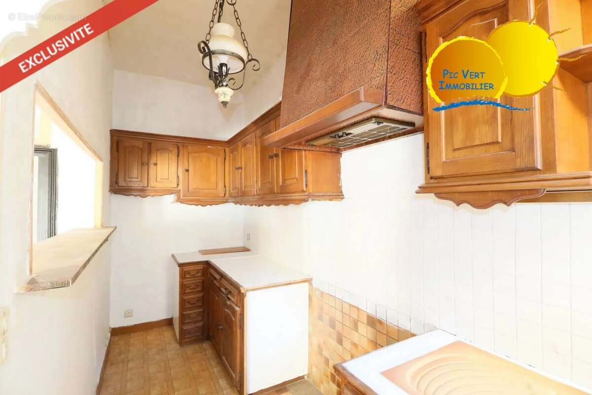 Immeuble avec commerce et 3 appartements, greniers, patio, garage - photo 5