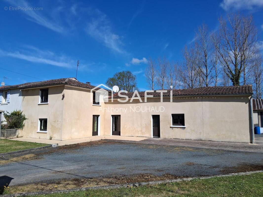 Photo 1 - Maison à GENSAC-LA-PALLUE