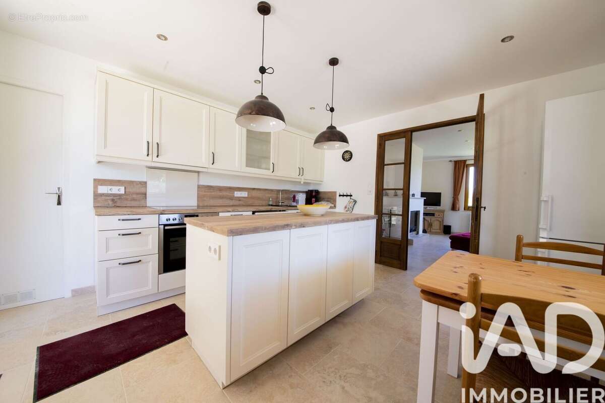 Maison 124 m² à La Roque-Sur-Pernes  - photo 6