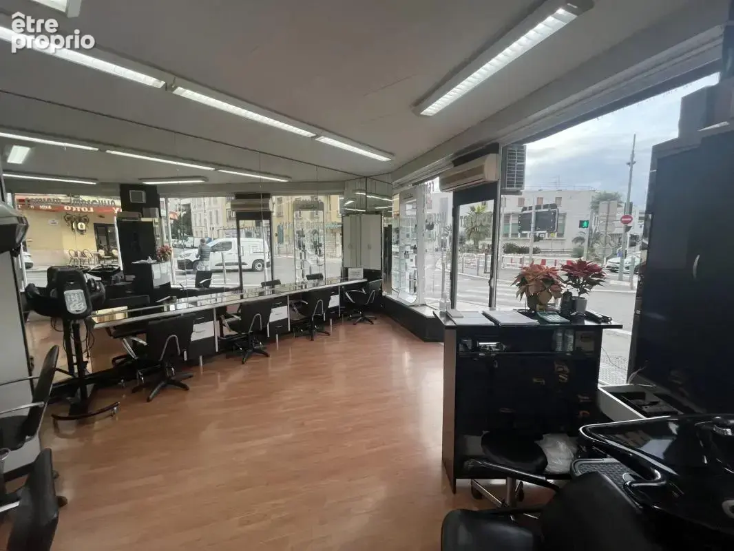 A vendre, murs commerciaux libres, d'angle d'environ 26 m² nice centre - photo 3