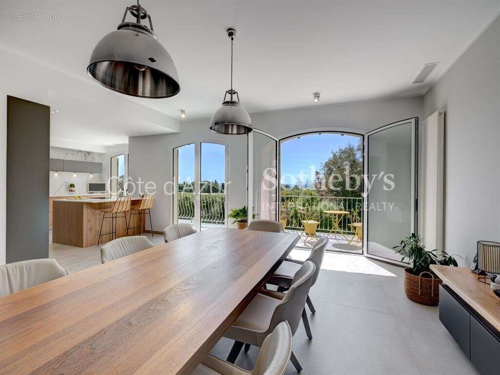 Villa d’exception avec vue mer, entièrement rénovée à La Roquette-sur-Siagne - photo 13