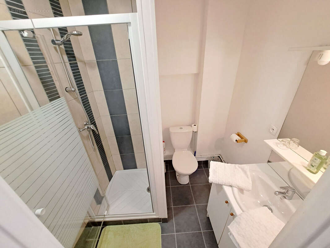 Malaucène centre , studio meublé, idéal pied-à-terre ou investissement locatif - photo 3