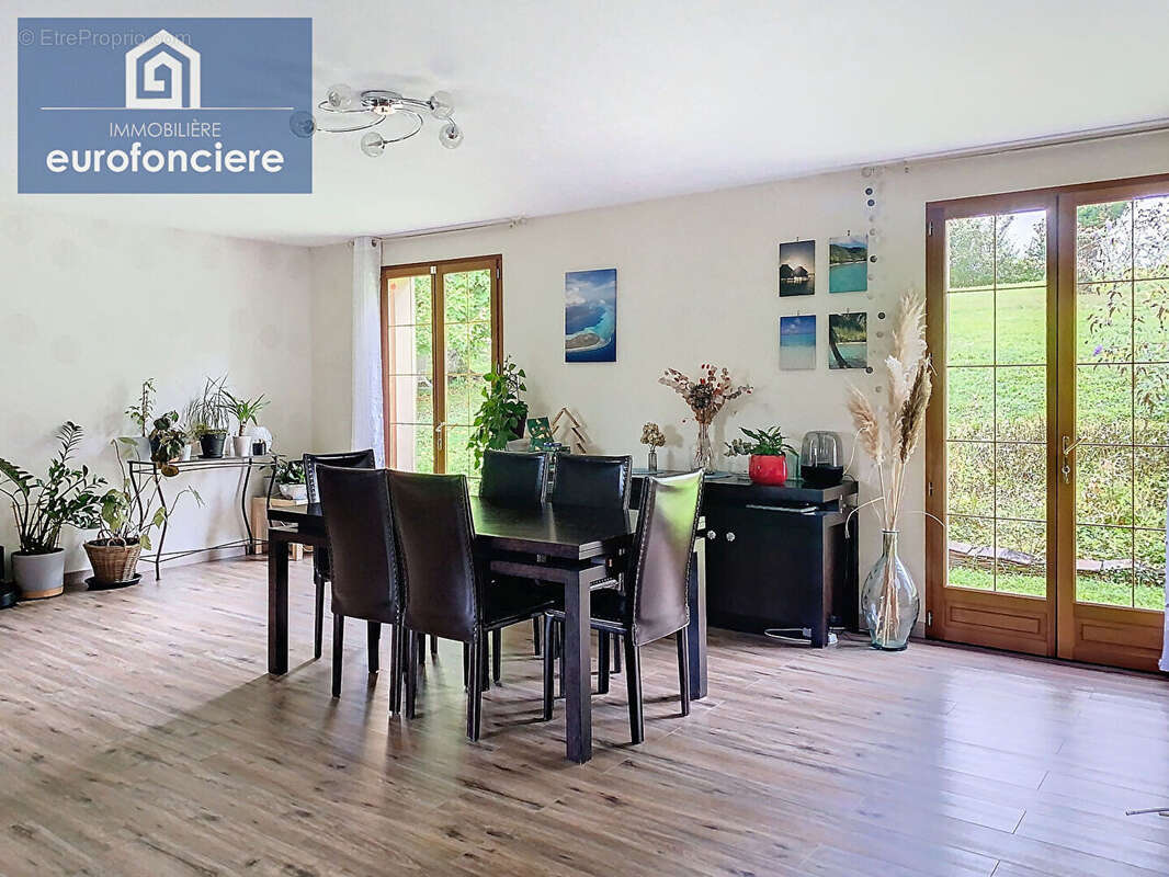 Maison à SAINT-PHAL