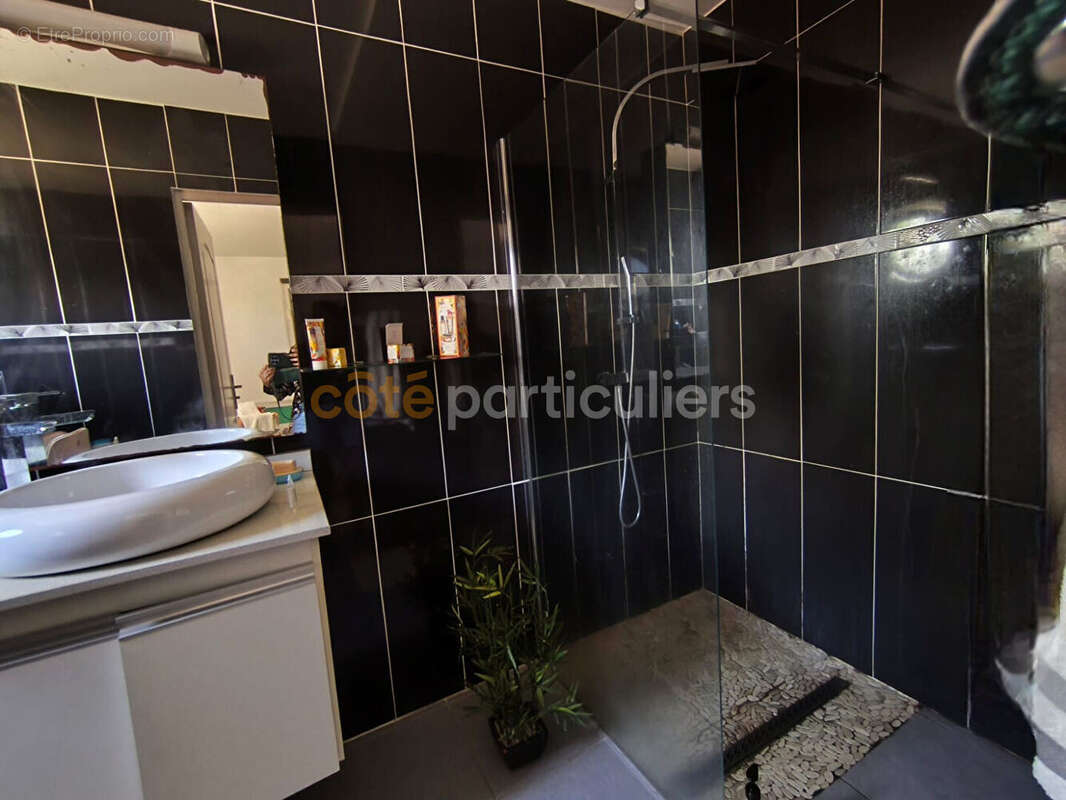 A VENDRE Villa  Saint-François 4 pièces - photo 10
