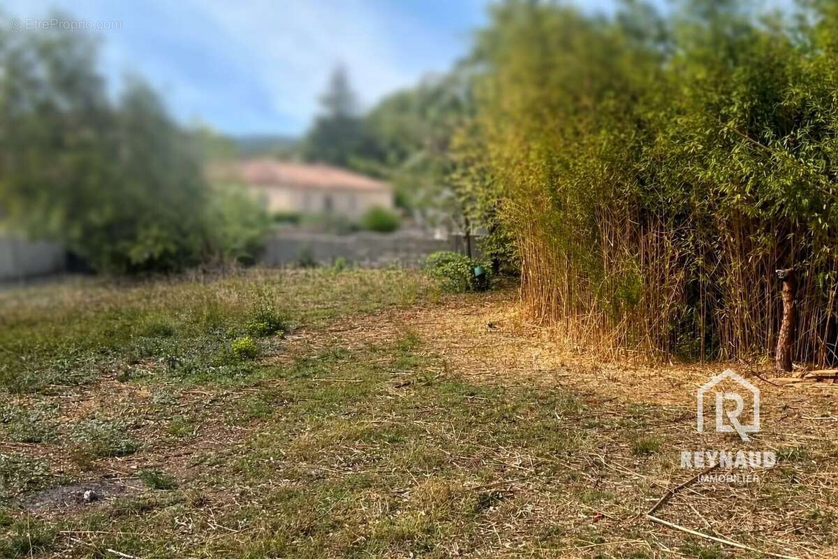 Terrain à NEBIAN