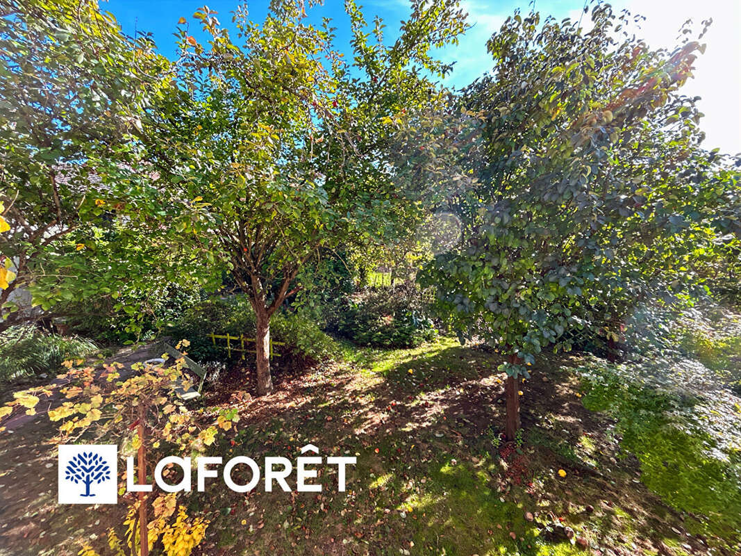 Maison à SAINTE-GENEVIEVE-DES-BOIS