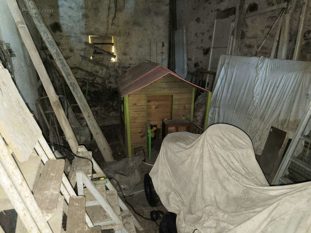 Maison à MONTREUILLON