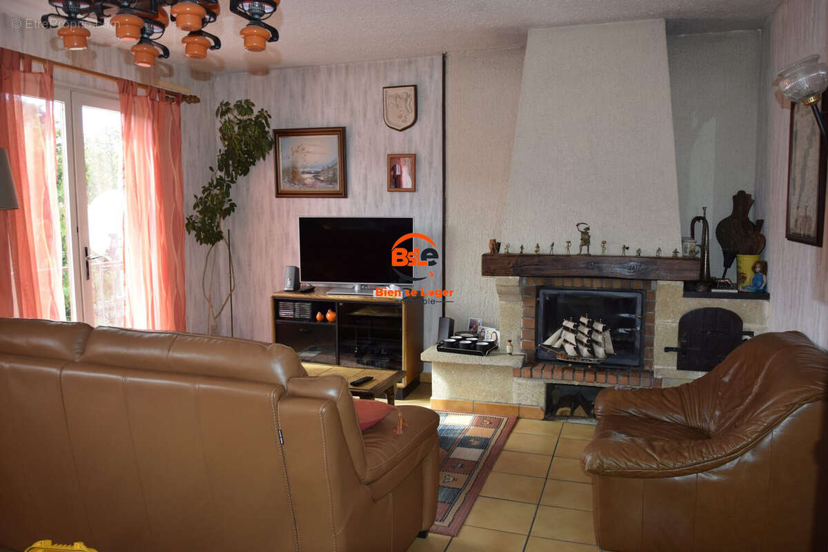 MAISON A VENDRE 7 PIECES - Votre agence immobilière de proximité BSLE - Bien Se Loger Ensemble VEYRE MONTON - Maison à VEYRE-MONTON