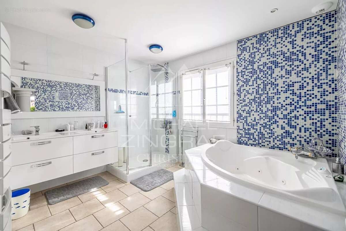 Maison à MANDELIEU-LA-NAPOULE