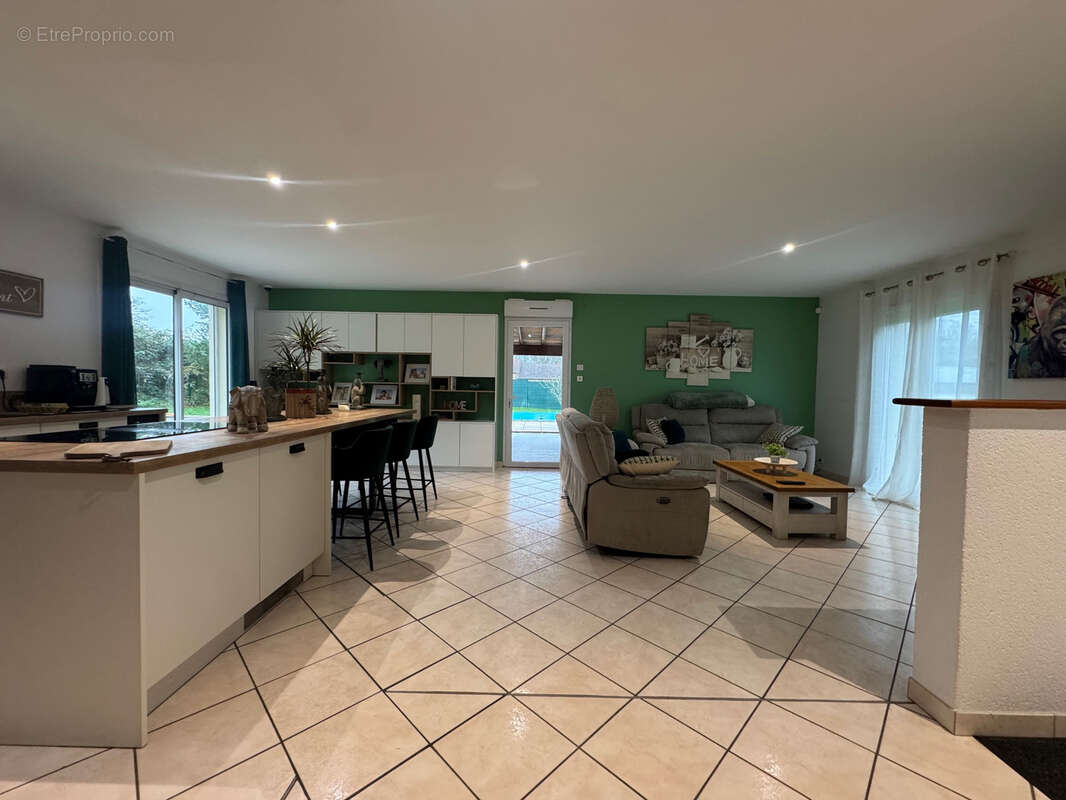 Maison à VERNEUIL-SUR-VIENNE