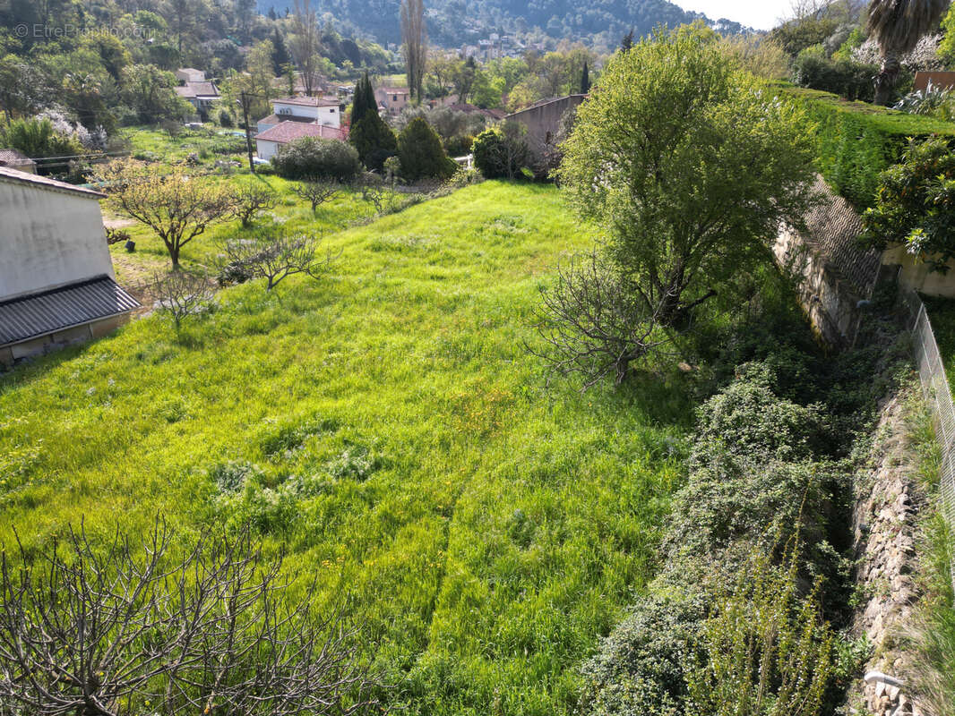 Terrain à SOLLIES-TOUCAS