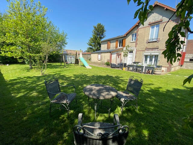 Maison à TREMBLAY-LES-VILLAGES