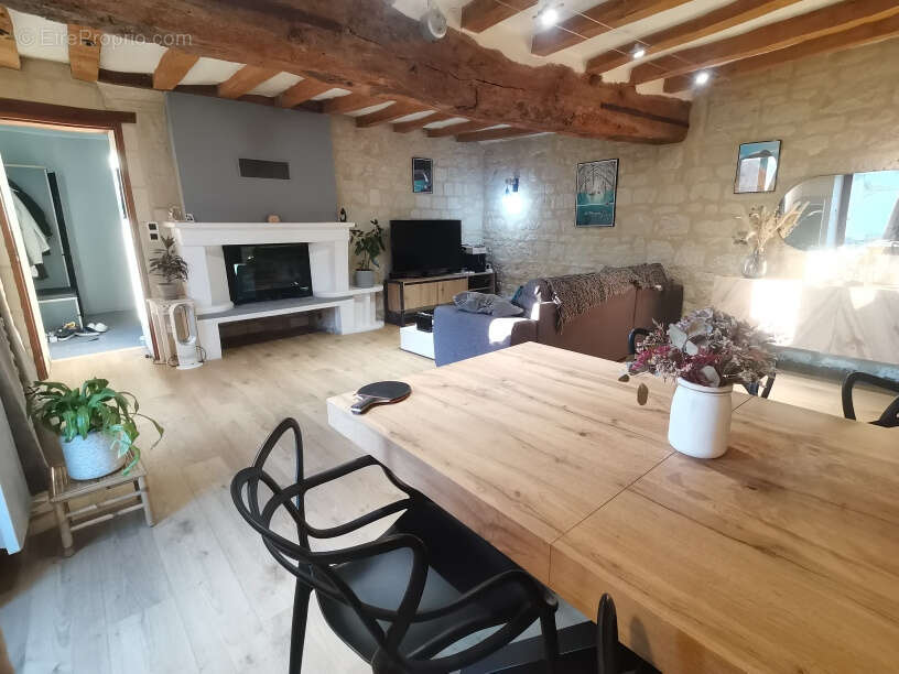 Maison à SAVIGNY-EN-VERON