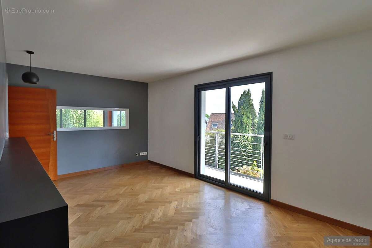 Maison à VERRIERES-LE-BUISSON