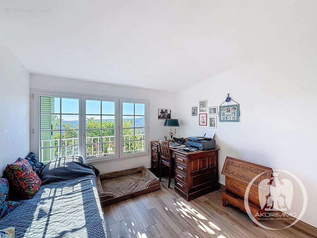 Maison à CASTAGNIERS