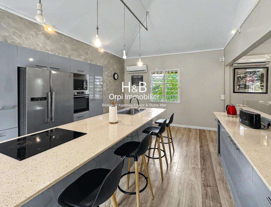 Élégante Maison Familiale T5 + Grand Jardin, Schoelcher, Terreville À Vendre - photo 2