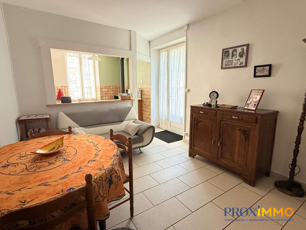 Maison 101 m² à Entre-Deux-Guiers  - photo 5