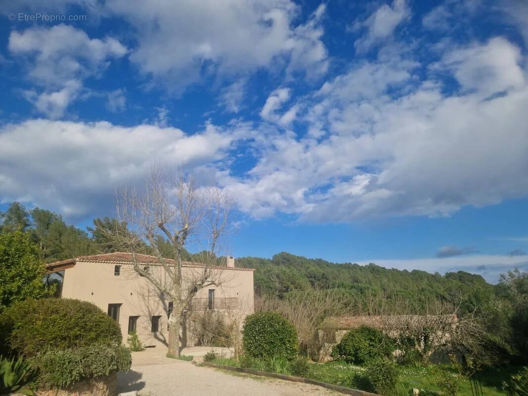 Maison à BAGNOLS-EN-FORET