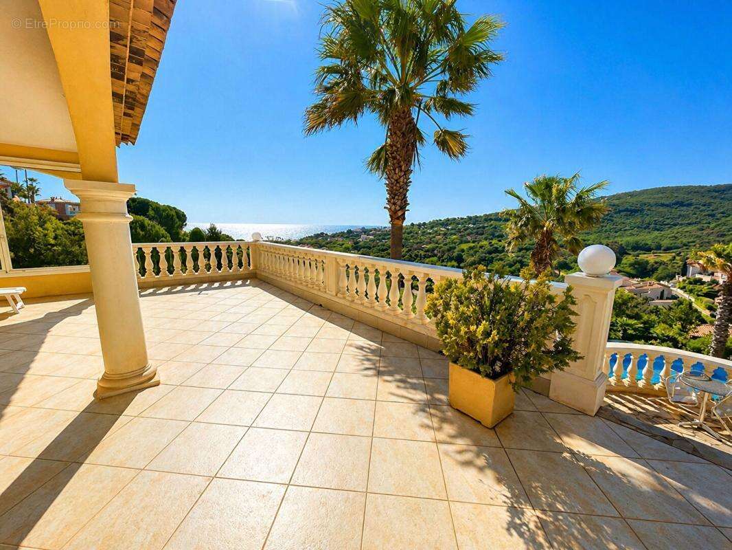 Maison à ROQUEBRUNE-SUR-ARGENS