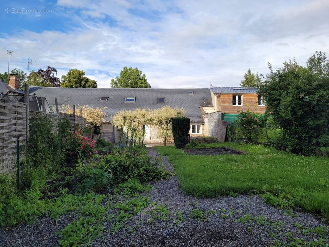 Maison à AVESNES-SUR-HELPE