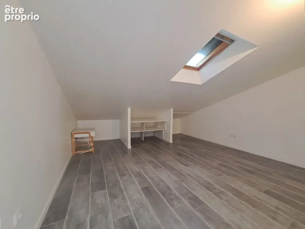 Maison avec 2 appartements et dépendance sur un terrain avec piscine - photo 18