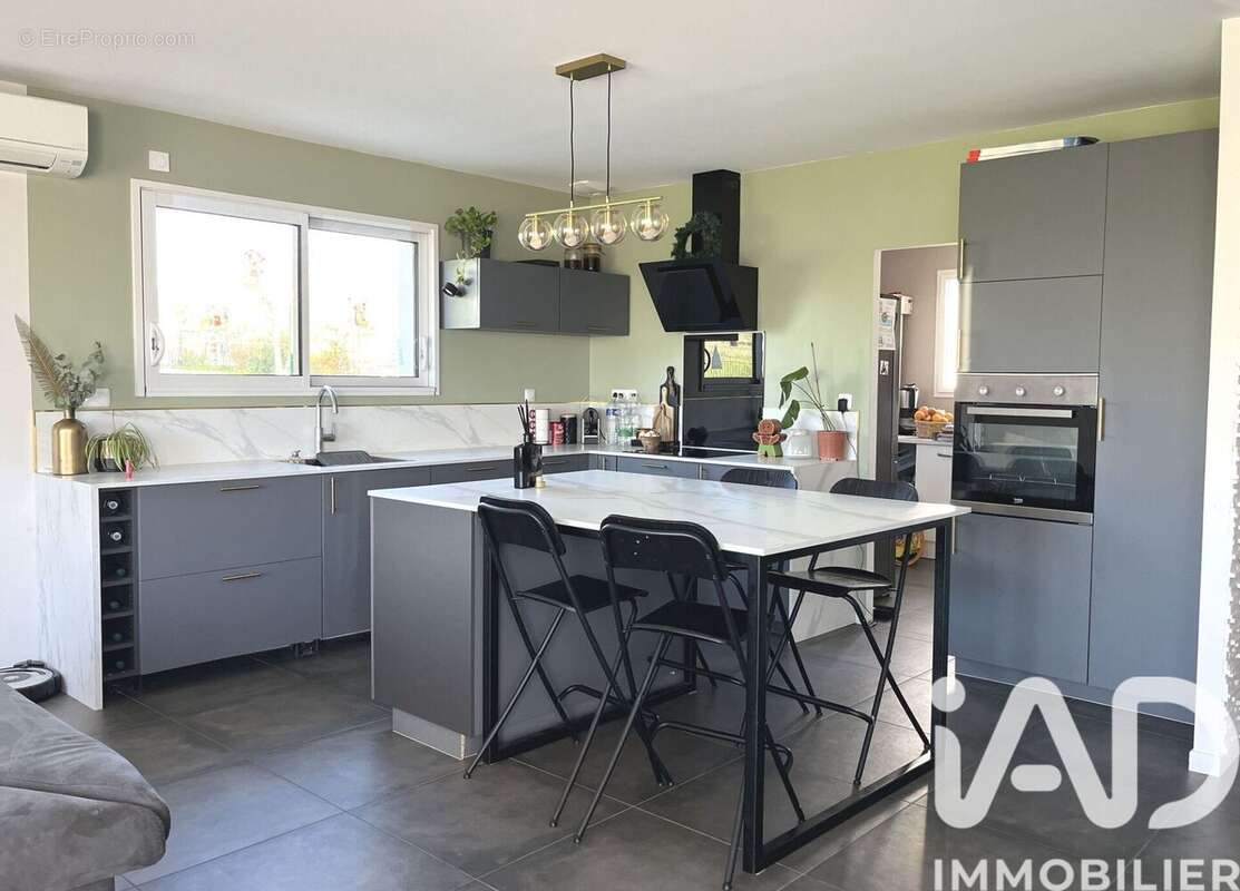 Photo 6 - Maison à VENDEUVRE-DU-POITOU