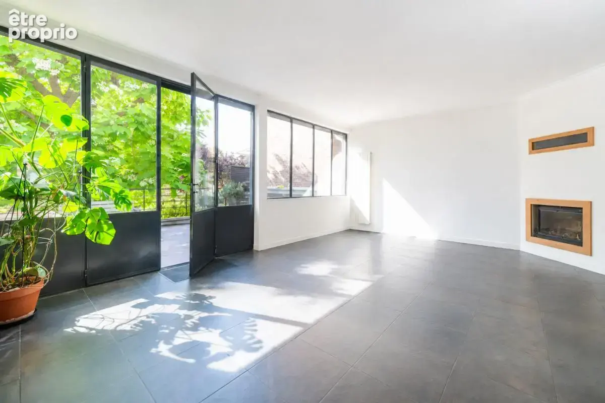 Demeure de  6 pièce(s) de 217m2 au sol - Nanterre Ville - photo 2