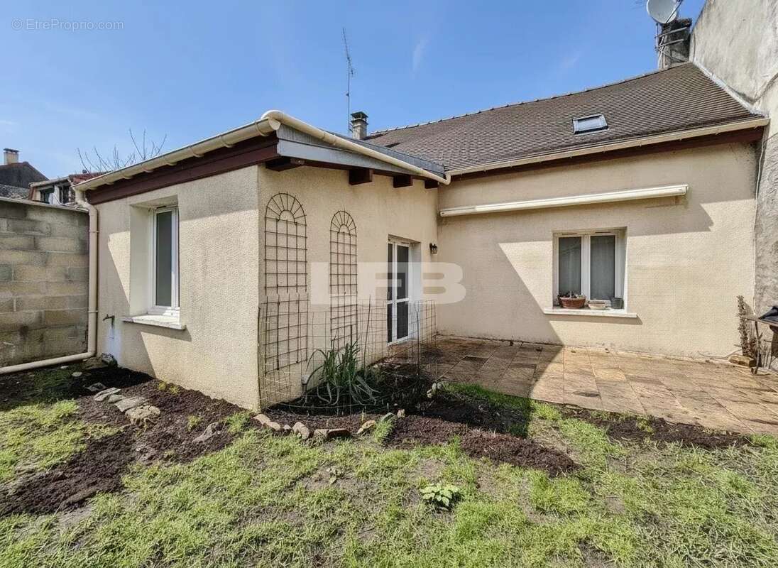 Maison à MORTEFONTAINE