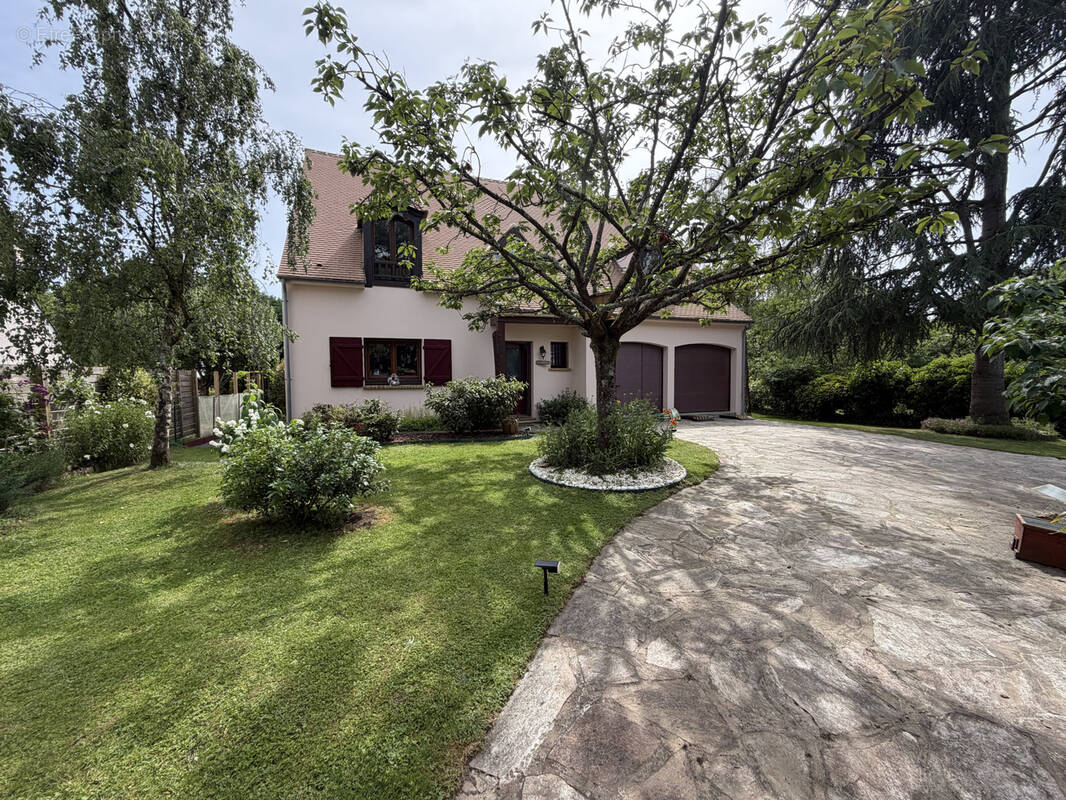 Maison à LE MESNIL-SAINT-DENIS
