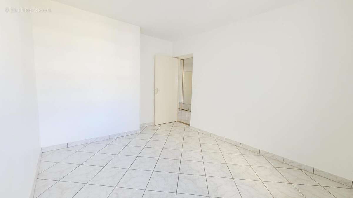 Chartres - appartement 73.55 m² - ascenseur - balcon - cave et parking - photo 6