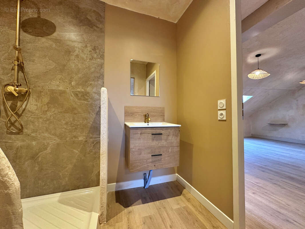 Appartement à LA TOUR-DU-PIN