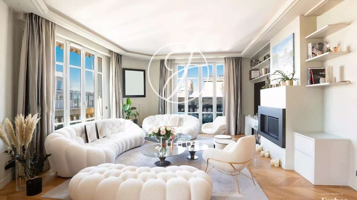 Appartement à PARIS-16E