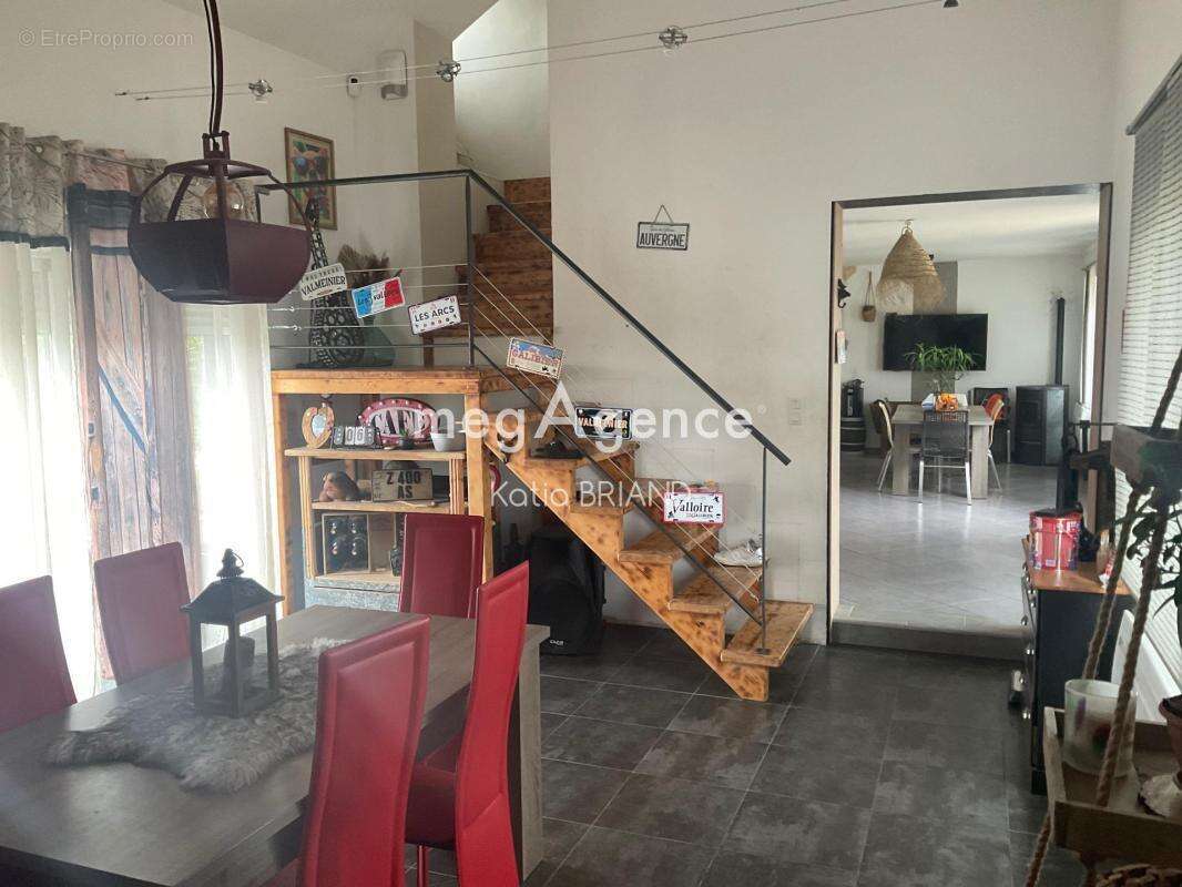 Maison rénovée avec piscine et garage - photo 5