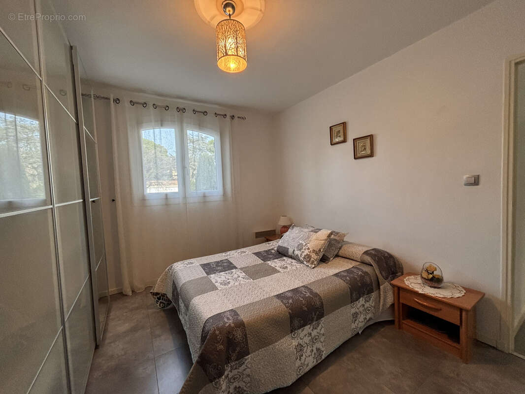 Appartement à SAINT-CYR-SUR-MER