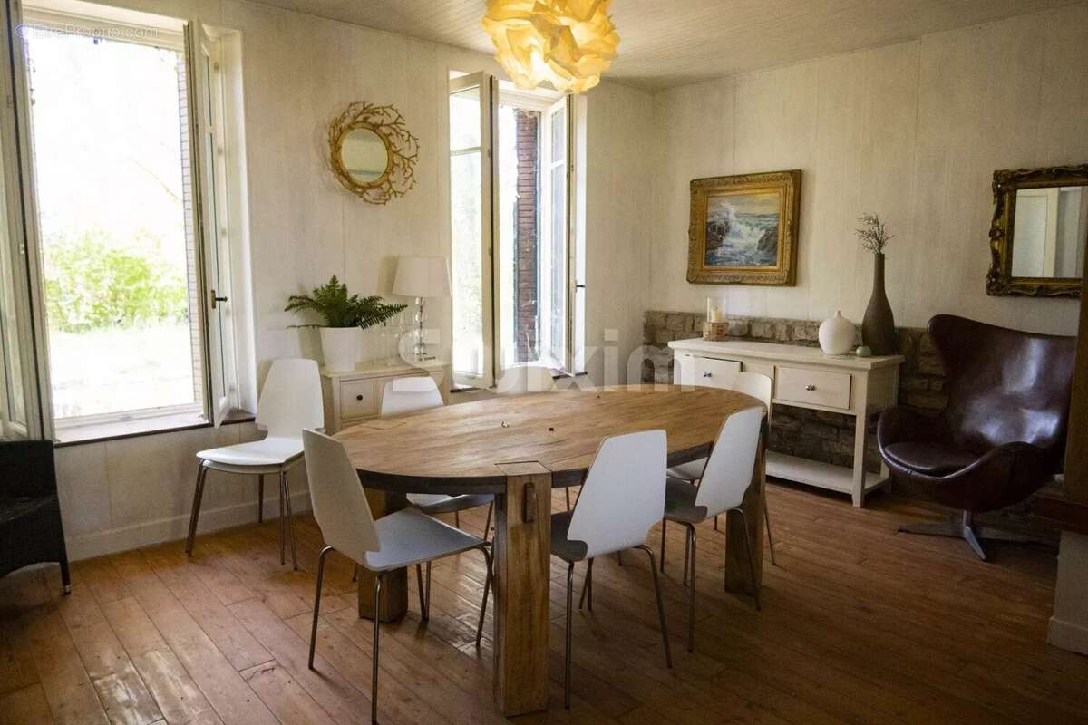 Maison à LES MAILLYS