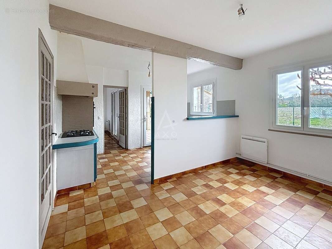 Maison à VILLENEUVE-LA-COMPTAL