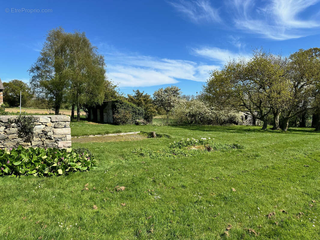 Maison à HENANBIHEN