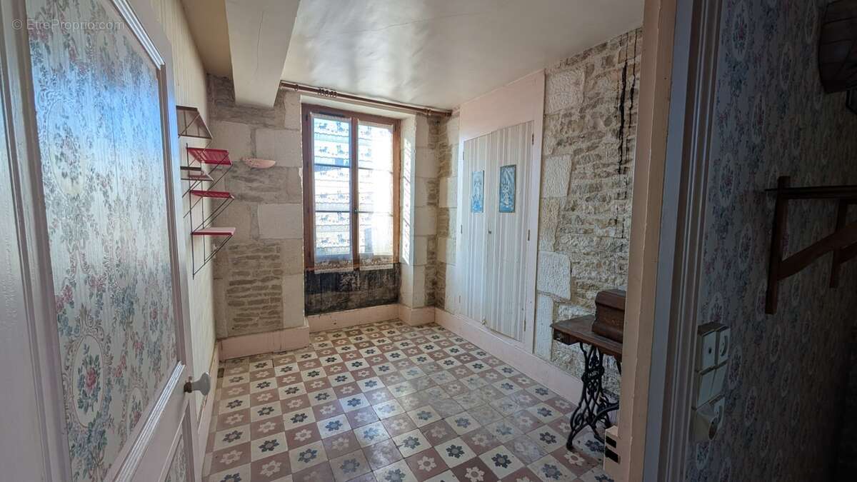 Charmante maison de village à vendre 70m² COUTARNOUX (89) avec dépendances et cour intérieure - photo 6