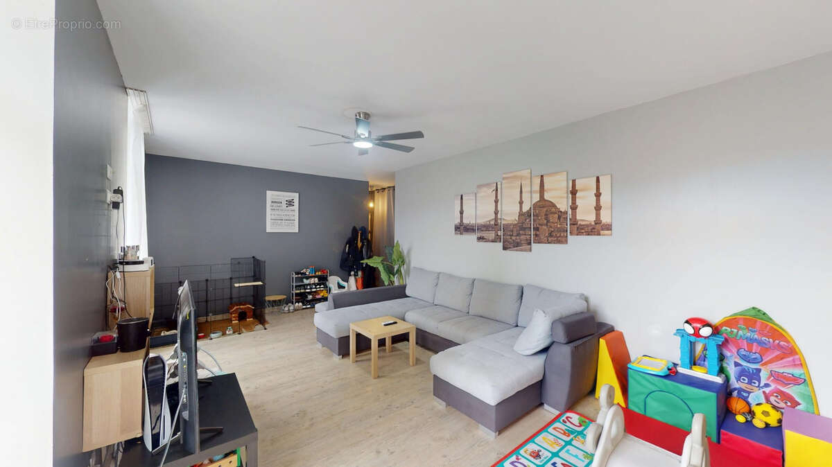 Appartement à LE CHAMBON-FEUGEROLLES