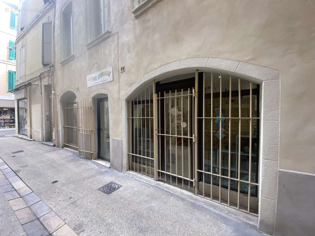 Nimes-murs commerciaux dans l'ecusson de 31 m2 - photo 2
